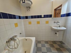 Pronájem bytu 2+kk, Praha - Nusle, Kloboučnická, 48 m2