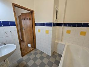 Pronájem bytu 2+kk, Praha - Nusle, Kloboučnická, 48 m2