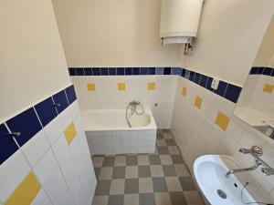 Pronájem bytu 2+kk, Praha - Nusle, Kloboučnická, 48 m2