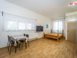 Pronájem bytu 1+kk, Holice, Husova, 38 m2