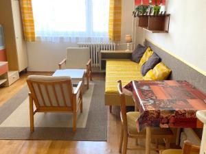 Pronájem bytu 1+kk, Karlovy Vary - Rybáře, U Koupaliště, 25 m2