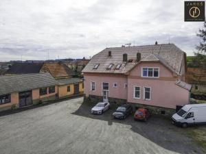 Prodej výrobních prostor, Hořešovičky, 1500 m2