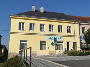 Prodej obchodního prostoru, Česká Skalice, Husovo náměstí, 467 m2