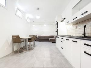 Prodej apartmánu, Praha - Letňany, Třinecká, 51 m2