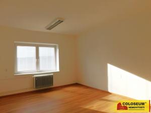 Pronájem komerčního pozemku, Znojmo, Dobšická, 600 m2