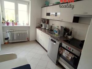 Pronájem bytu 2+1, Karlovy Vary, Zbrojnická, 58 m2