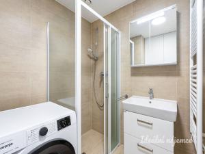 Pronájem bytu 2+kk, Praha - Hloubětín, Kolbenova, 54 m2