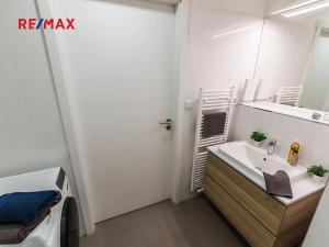 Pronájem bytu 1+kk, Praha - Vinohrady, Perucká, 28 m2