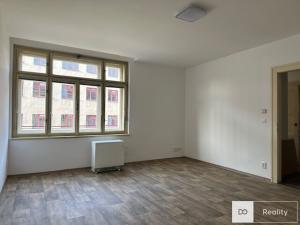 Pronájem bytu 2+kk, Hradec Králové, Buzulucká, 74 m2