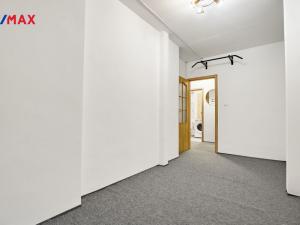 Prodej bytu 3+1, Karlovy Vary - Drahovice, Mattoniho nábřeží, 61 m2