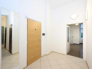 Pronájem bytu 3+1, Praha - Smíchov, Kroftova, 84 m2