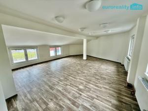 Pronájem obchodního prostoru, Mariánské Lázně - Úšovice, U Mlékárny, 175 m2