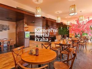 Pronájem restaurace, Praha - Stodůlky, Šostakovičovo náměstí, 670 m2