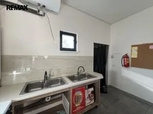 Pronájem komerční nemovitosti, Ostrov, 38 m2