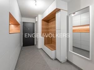 Pronájem bytu 2+kk, Praha - Karlín, U Sluncové, 56 m2