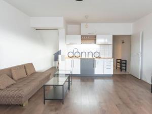 Pronájem bytu 1+kk, Praha - Vysočany, Skloněná, 44 m2