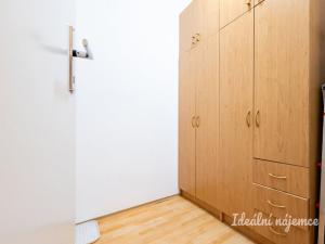 Pronájem bytu 2+kk, Praha - Prosek, Kytlická, 45 m2