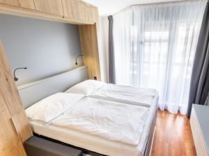 Pronájem bytu 1+kk, Praha - Nové Město, Horská, 33 m2