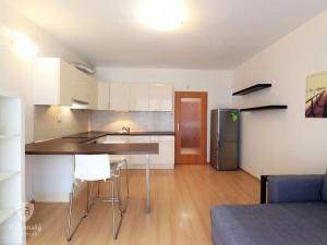 Pronájem bytu 1+kk, Praha - Záběhlice, Velenovského, 29 m2