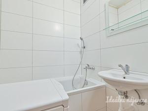 Pronájem bytu 2+1, Brno - Lesná, Šrámkova, 60 m2