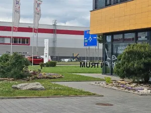 Pronájem obchodního prostoru, Praha - Horní Počernice, Sezemická, 132 m2