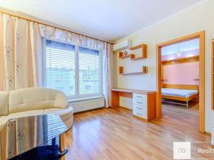 Pronájem bytu 2+kk, Brno - Trnitá, Zderadova, 53 m2