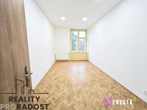 Pronájem bytu 2+1, Praha - Nusle, náměstí Generála Kutlvašra, 54 m2