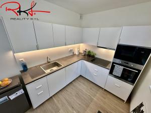 Pronájem bytu 2+kk, Praha - Ruzyně, Stočesova, 64 m2