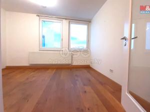 Pronájem bytu 1+kk, Praha - Vinohrady, Perucká, 26 m2