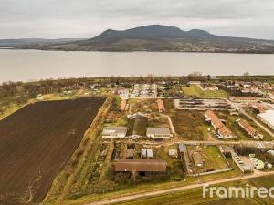 Prodej komerčního pozemku, Strachotín, 9422 m2