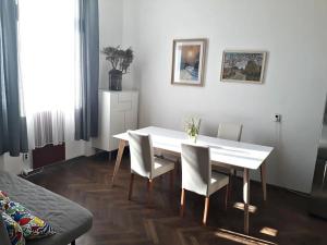 Pronájem bytu 2+kk, Praha - Karlín, Prvního pluku, 65 m2