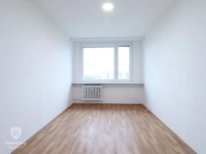 Pronájem bytu 3+1, Praha - Kobylisy, Famfulíkova, 60 m2