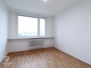 Pronájem bytu 3+1, Praha - Kobylisy, Famfulíkova, 60 m2