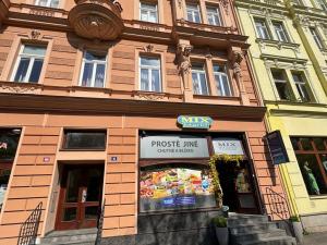 Prodej obchodního prostoru, Karlovy Vary, nábřeží Jana Palacha, 89 m2