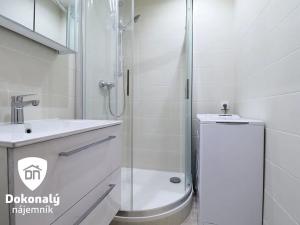 Pronájem bytu 2+kk, Praha - Horní Měcholupy, Milánská, 47 m2