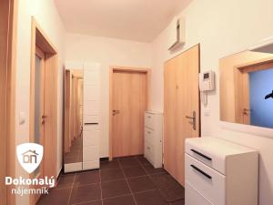 Pronájem bytu 2+kk, Praha - Hlubočepy, Devonská, 64 m2