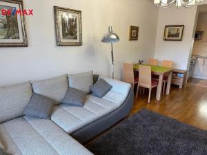 Pronájem bytu 2+kk, Karlovy Vary, Jateční, 51 m2