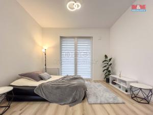 Pronájem bytu 1+kk, Praha - Horní Měcholupy, Milánská, 38 m2