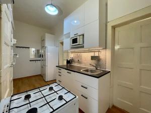 Pronájem bytu 2+kk, Praha - Holešovice, Ortenovo náměstí, 55 m2