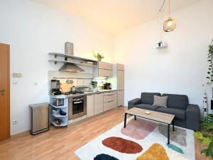 Pronájem bytu 2+kk, Praha - Holešovice, U garáží, 45 m2