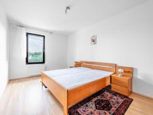 Pronájem bytu 2+kk, Praha - Karlín, Nekvasilova, 57 m2