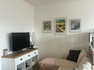 Pronájem bytu 1+kk, Praha - Dolní Chabry, Ulčova, 38 m2