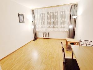 Pronájem bytu 1+kk, Praha - Malešice, Káranská, 32 m2