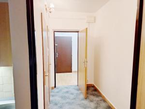 Pronájem bytu 1+kk, Praha - Malešice, Káranská, 32 m2