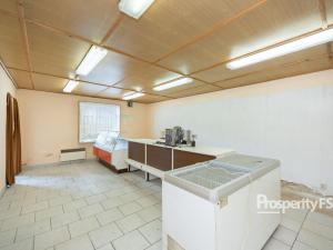 Prodej obchodního prostoru, Okna, 880 m2