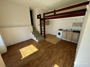 Pronájem bytu 1+kk, Praha - Dubeč, Starodubečská, 22 m2