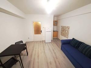 Pronájem bytu 1+kk, Praha - Radotín, Vrážská, 28 m2