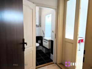 Pronájem bytu 1+kk, Praha - Nusle, náměstí Generála Kutlvašra, 27 m2