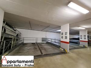 Pronájem garážového stání, Praha - Smíchov, Na Zatlance, 13 m2