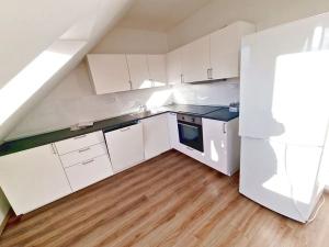 Pronájem bytu 3+kk, Praha - Smíchov, Na pláni, 75 m2